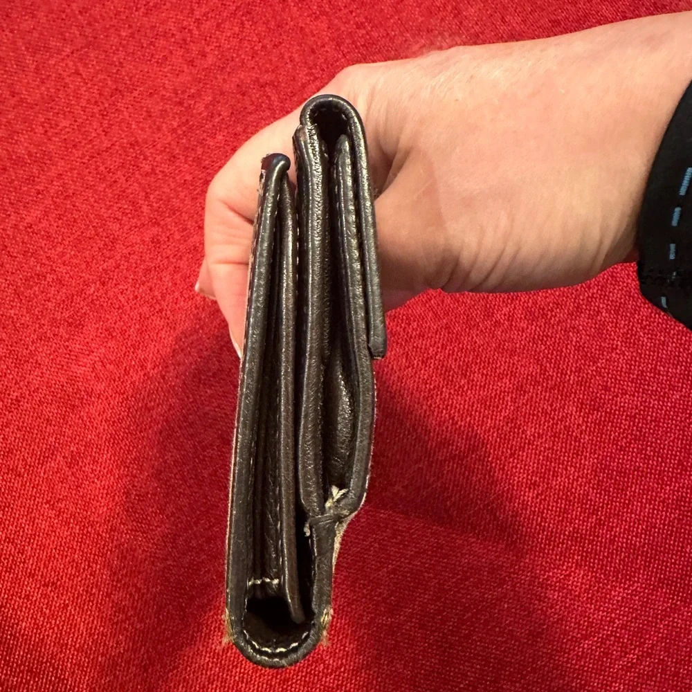 Gucci long wallet. - Picture 8 of 9